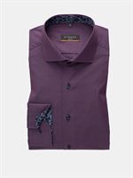 Eterna lilla Slim Fit skjorte med kontrast mønster i krave og manchet, mørke lilla knapper og uden brystlomme. 8888 57 F142